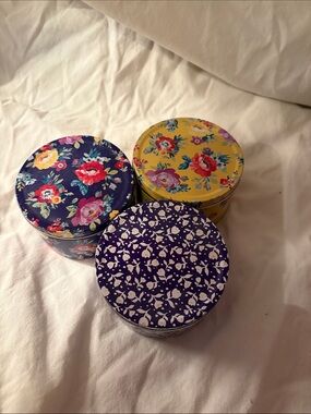 The Pioneer Woman Floral Tin Set (wax melts inside) in Navy, Yellow, Purple